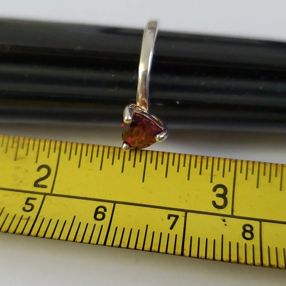 Sterling Silver 925 Garnet Ring – A Heartfelt Sparkle